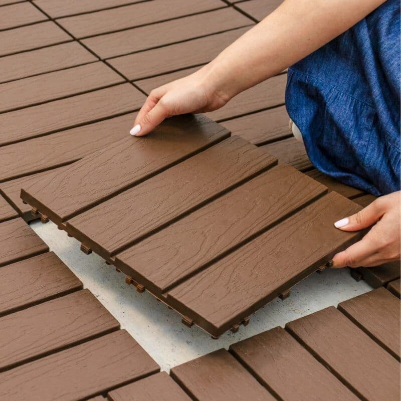 Piso Armable Para Exterior Modelo Madeira Chocolate 0.81m2/Caja image